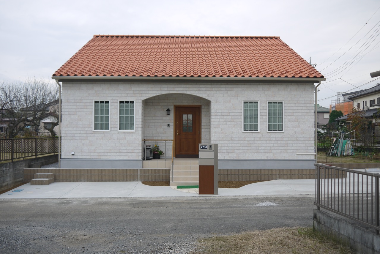 蓮田市　木造平屋建て南欧風の家、高断熱、高気密、自然素材、床下AC全館暖房仕様