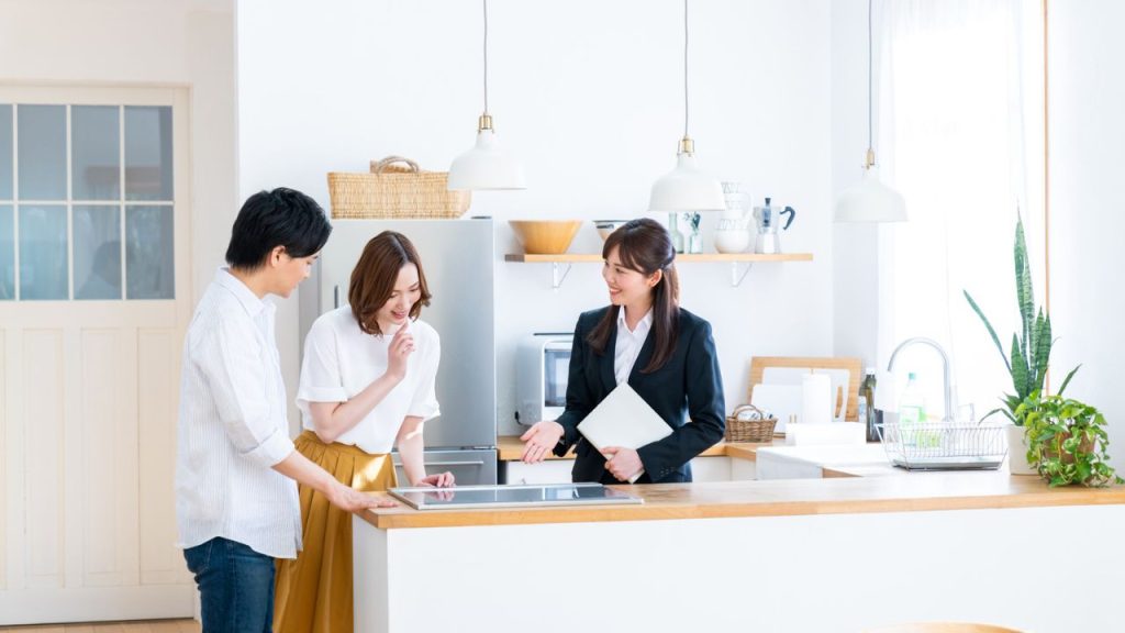 モデルハウスや完成見学会で実例の空間・設備を体感してチェックする