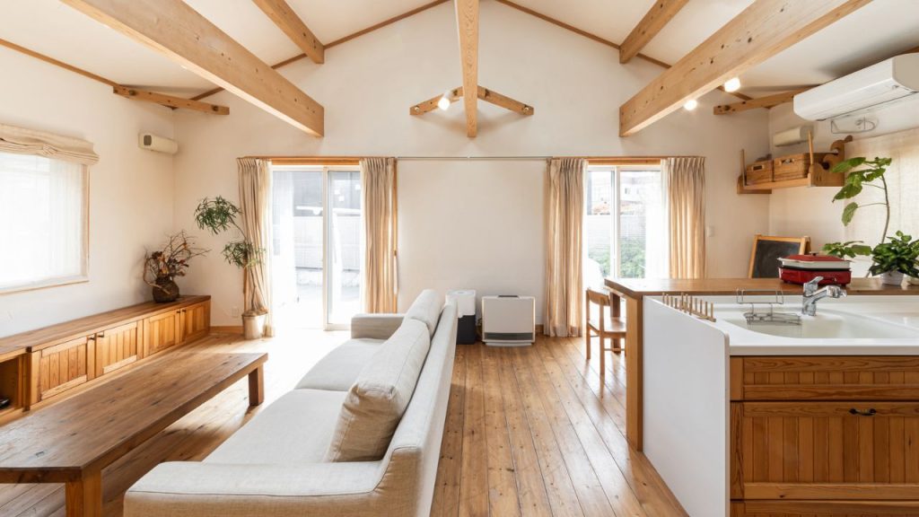 吹き抜け・高天井・スキップフロアなどで「広く感じる」工夫