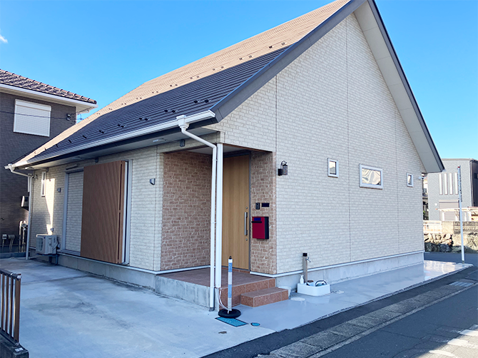 鴻巣市　木造2階建て大屋根の家　高断熱、高気密、床下AC全館暖房仕様