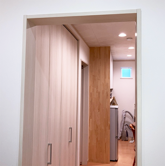 鴻巣市　木造2階建て大屋根の家　高断熱、高気密、床下AC全館暖房仕様